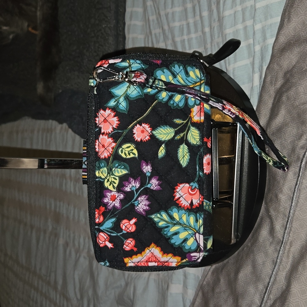 Vera Bradley Vines Floral wallet or wristlet RFID protection NWT - Picture 2 of 5